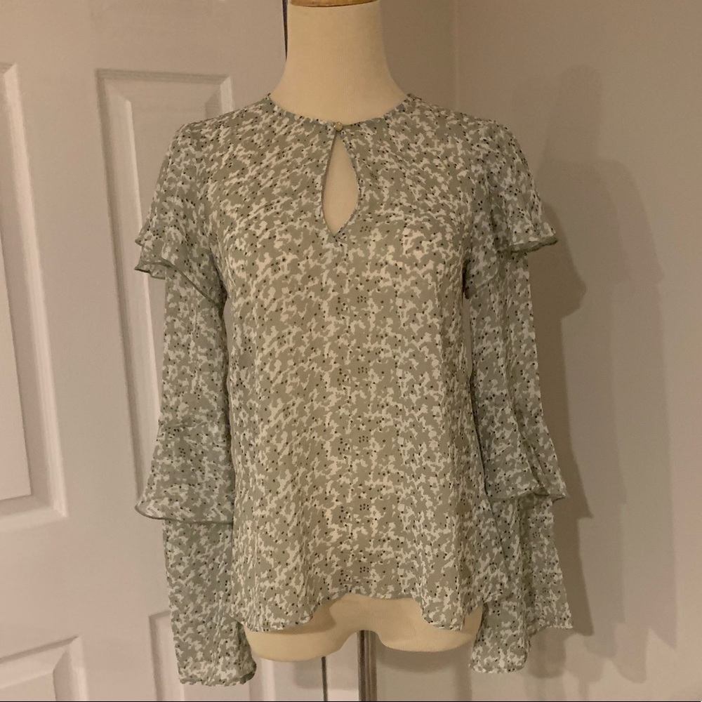 H&M Ruffle sleeve top - Picture 1 of 2